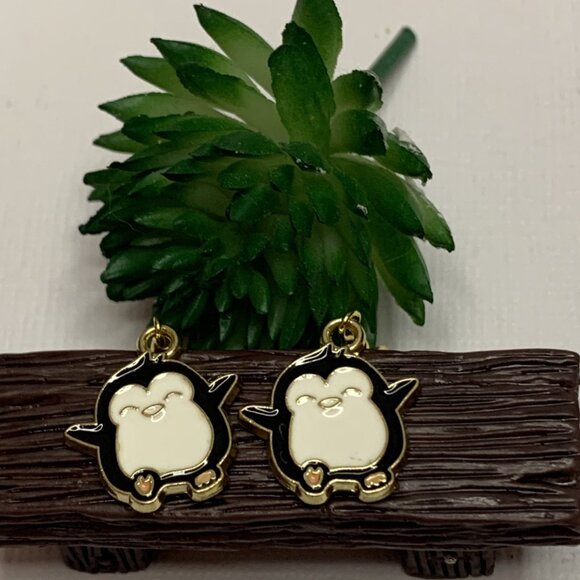 Penguin Earring, Christmas Earring, Gift Idea, Holiday Earring, Winter Earring - Picture 7 of 7